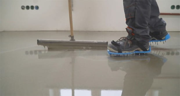 Leveling the surface to prepare a smooth base for your laminate floor
