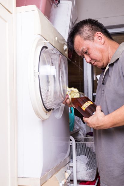 You can remove odor by adding vinegar to the washing machine