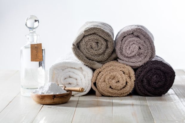 Use vinegar and baking soda on your laundry for surprising effects